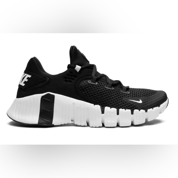 Nike Metcon 4 Black and White Sneakers - Picture 1 of 9